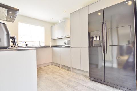 15 Wakerley Close, London, E6 5PS
