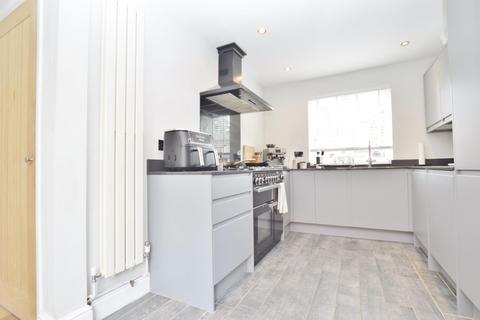 15 Wakerley Close, London, E6 5PS