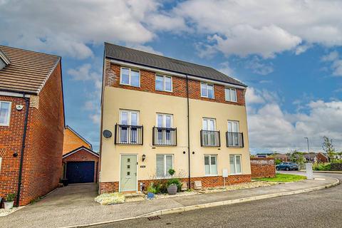 4 bedroom semi-detached house for sale, Whinchat Gardens, Leighton Buzzard