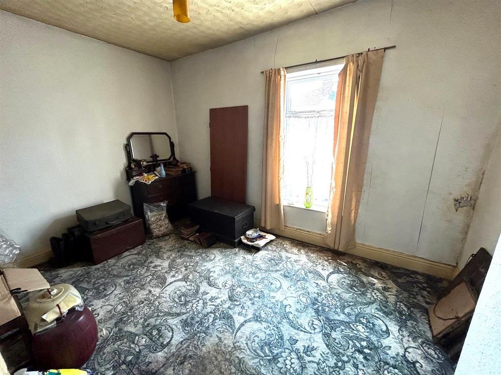 Front bedroom.jpg