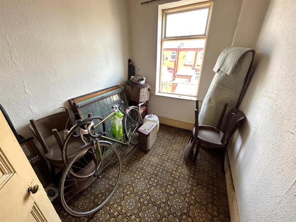 Bedroom rear.jpg