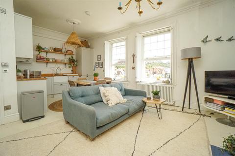 2 bedroom flat for sale, Grosvenor Gardens, St. Leonards-On-Sea