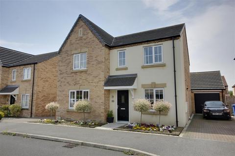 4 bedroom detached house for sale, Chatsworth Drive, Elloughton