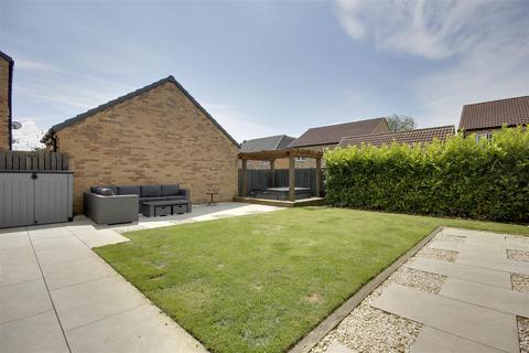 4 bedroom detached house for sale, Chatsworth Drive, Elloughton
