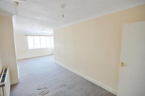 2 bedroom flat for sale, Elms Road, Eastbourne