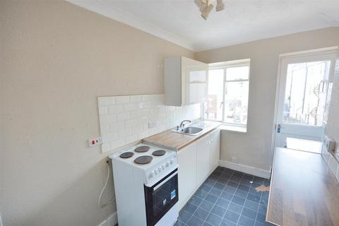 2 bedroom flat for sale, Elms Road, Eastbourne