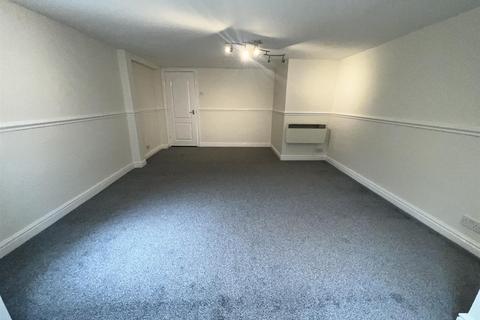 2 bedroom flat to rent, Wellington Road North, Stockport SK4