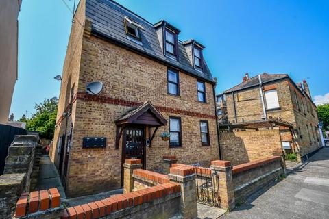 Leigh on Sea - 2 bedroom flat for sale