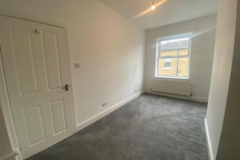 3 bedroom terraced house to rent, Oddfellows Street, Brighouse