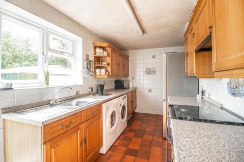 4 bedroom chalet for sale, Hainault Avenue, Rochford SS4
