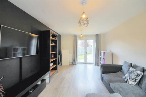 3 bedroom semi-detached house for sale, Harvest Close, Aylesbury