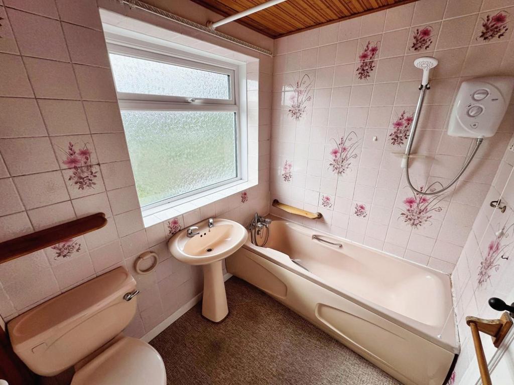 9c94c725-HBathroom.jpg