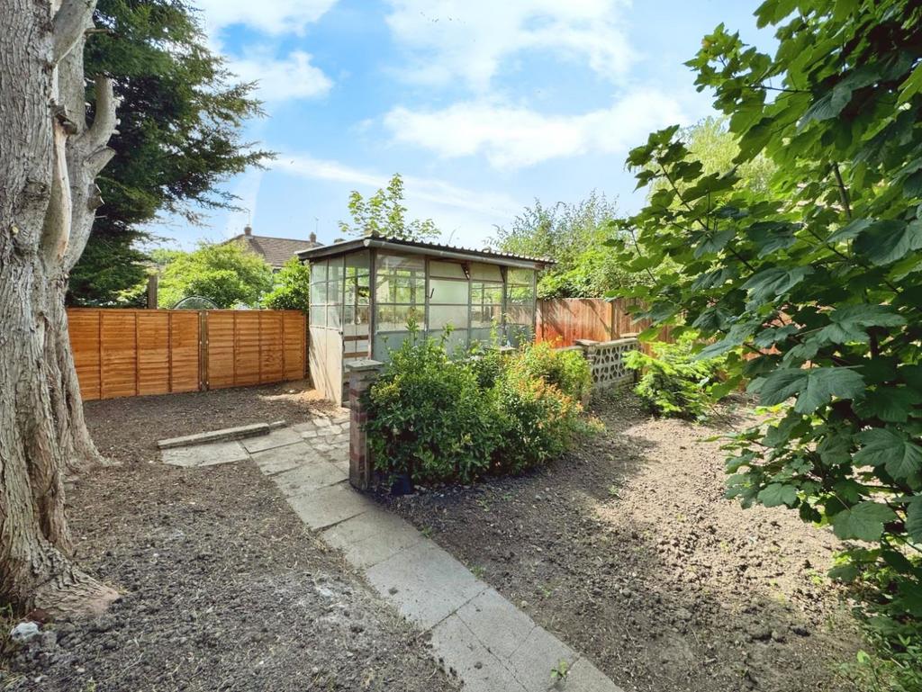 8bcc09b2-HRear Garden.jpg