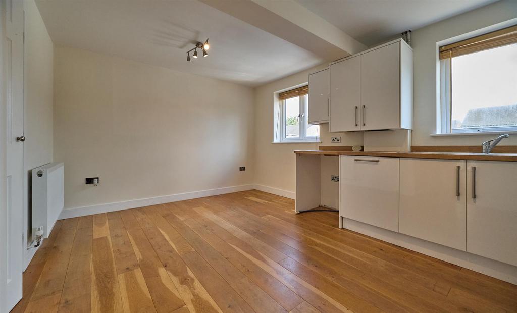 Fitted dining kitchen to front