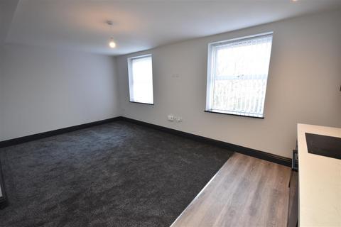 2 bedroom apartment to rent, Highfield Road, Rock Ferry