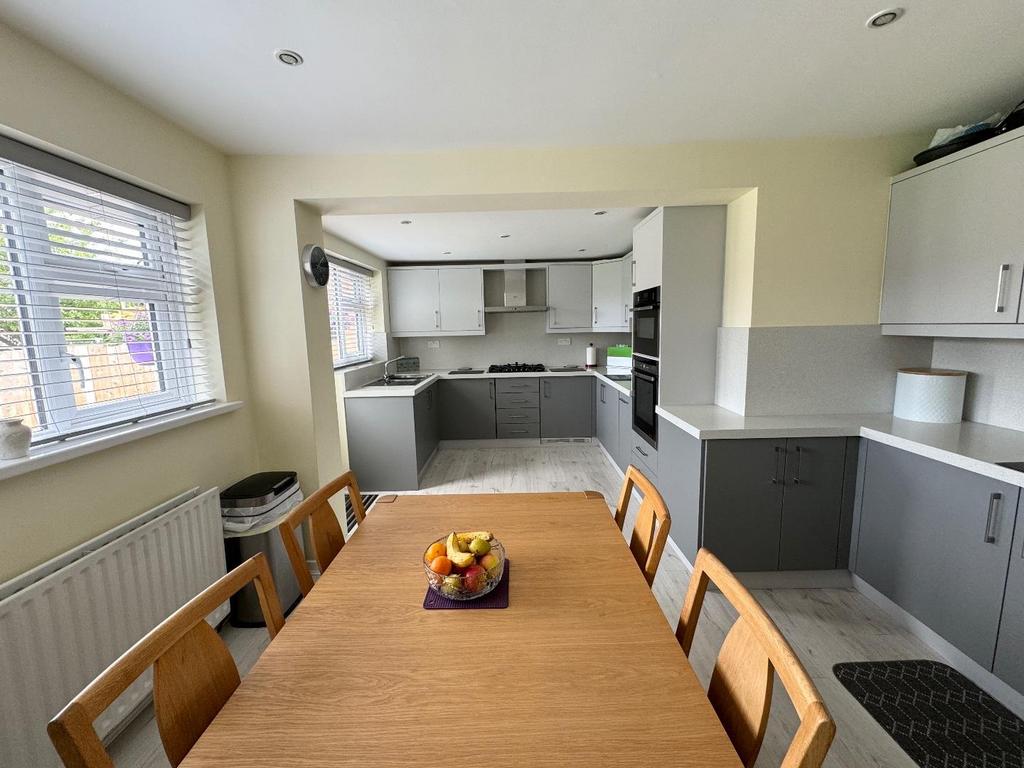 Dining kitchen
