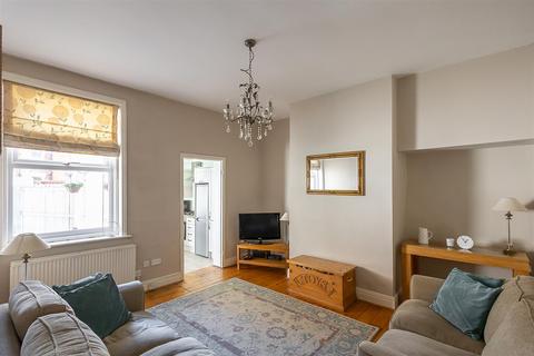 2 bedroom flat for sale, Beaumont Terrace, Gosforth, Newcastle upon Tyne