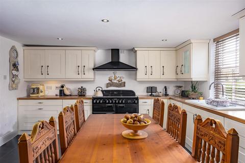 5 bedroom detached house for sale, Winsetts Road, Skeffling, Hull