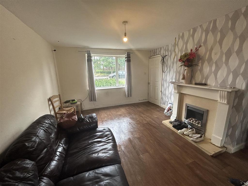 THROUGH LOUNGE &amp; DINING AREA
