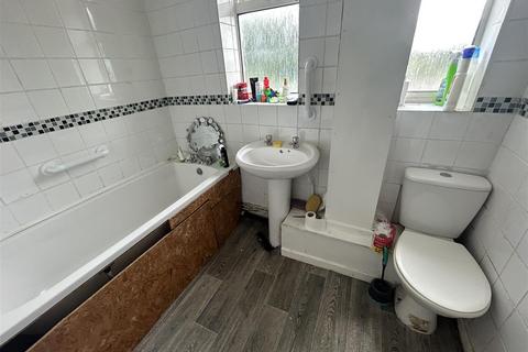 98 Fir Tree Avenue, Oldham, OL8 2PL