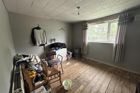 98 Fir Tree Avenue, Oldham, OL8 2PL