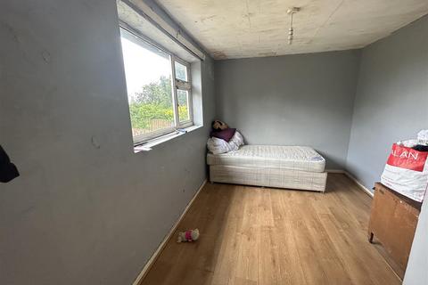 98 Fir Tree Avenue, Oldham, OL8 2PL