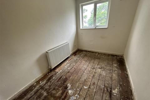 98 Fir Tree Avenue, Oldham, OL8 2PL