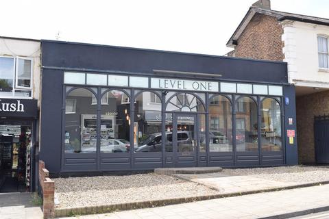 Shop to rent, Queens Road, Buckhurst Hill