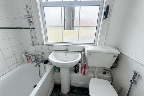 1 bedroom flat for sale, Sutton Lane, Hounslow TW3