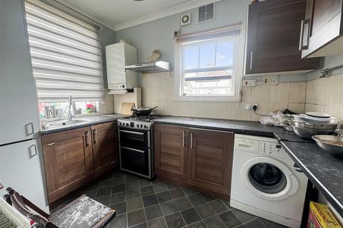 1 bedroom flat for sale, Sutton Lane, Hounslow TW3