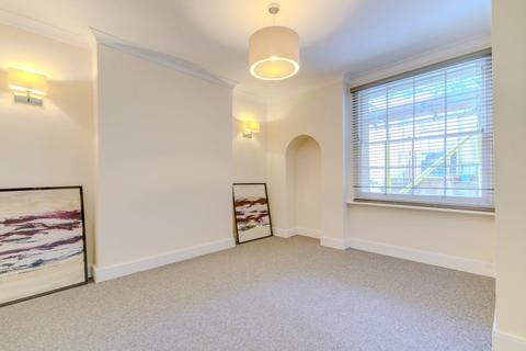 2 bedroom flat to rent, Lansdown Terrace GL50 2JU