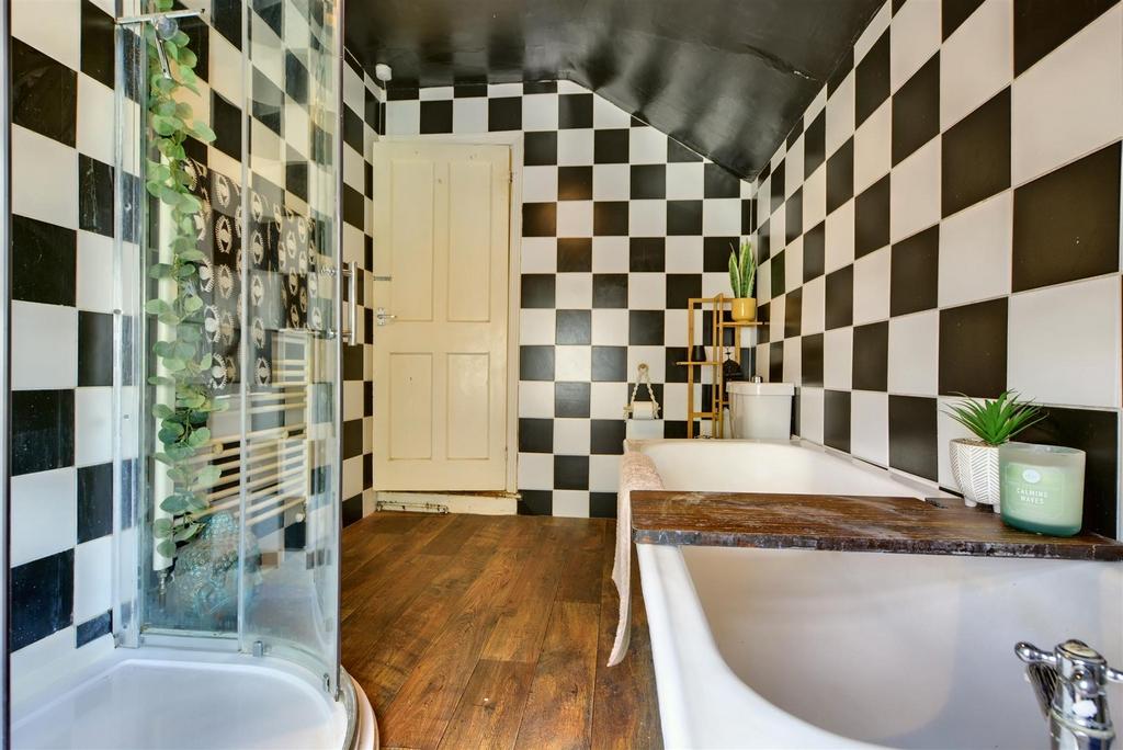 Bathroom 2.jpeg