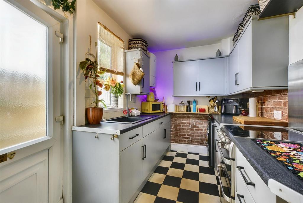 Kitchen 2.jpeg