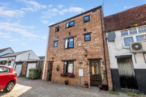 2 bedroom mews for sale, White Horse Yard, Stony Stratford, Milton Keynes