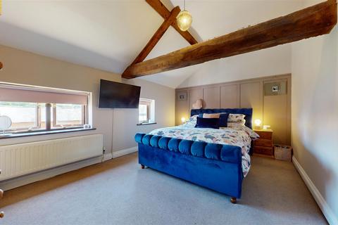 2 bedroom mews for sale, White Horse Yard, Stony Stratford, Milton Keynes