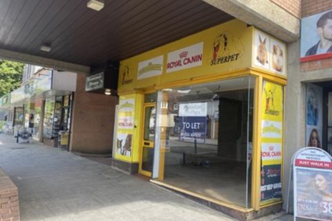 Shop to rent, Unit 7, Mallard Buildings, Station Road, New Milton, Hampshire, BH25 6HY