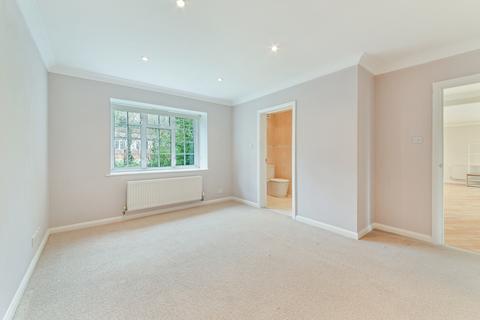 3 bedroom flat to rent, The Cottage, SW20
