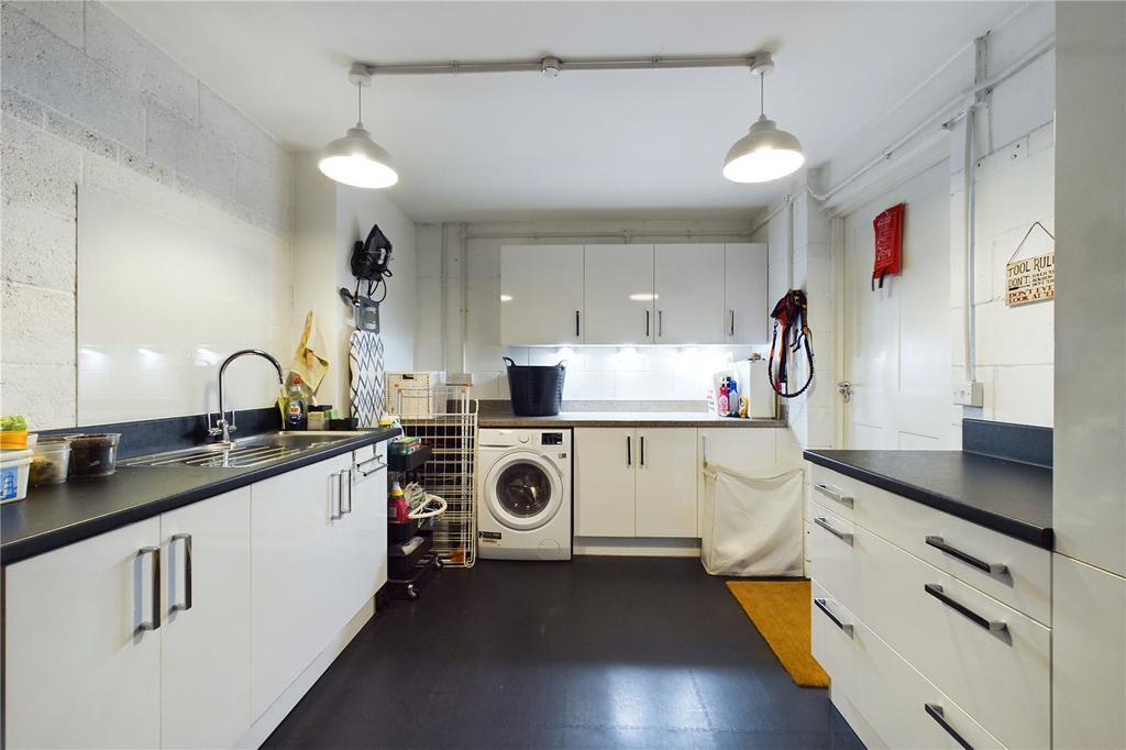 Garage/Utility Room