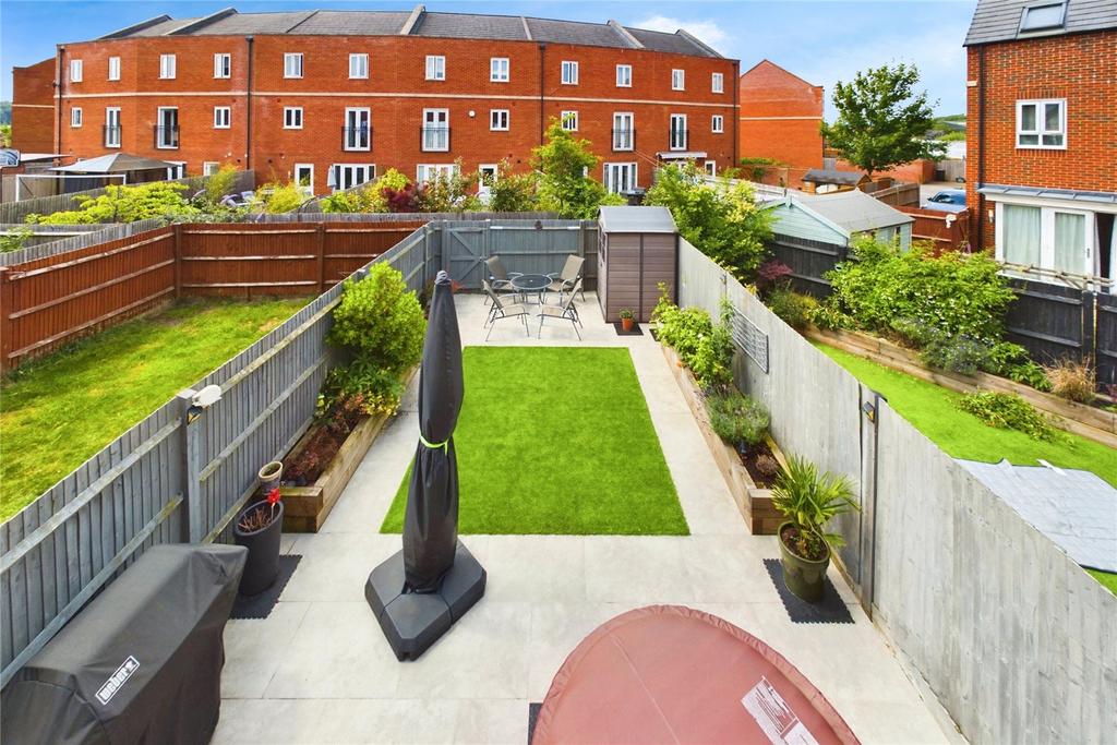 Garden/Balcony View