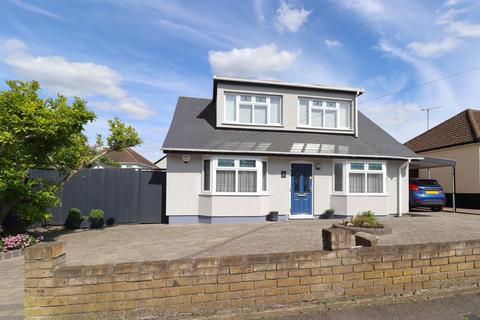 3 bedroom detached house for sale, Hatfield Road, Rayleigh, SS6