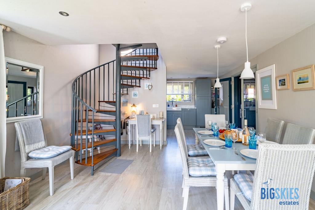 Open Plan Kitchen and Dining