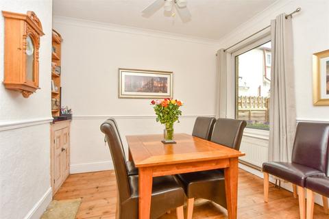 4 bedroom end of terrace house for sale, The Mall, Faversham, Kent