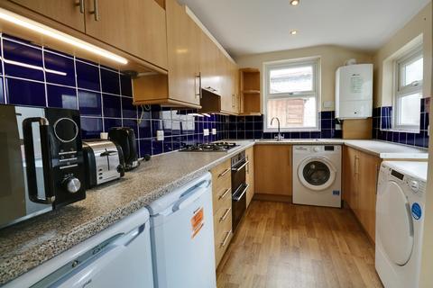 4 bedroom townhouse to rent, Henshaw Street, London SE17