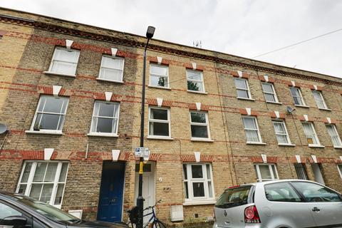 4 bedroom townhouse to rent, Henshaw Street, London SE17