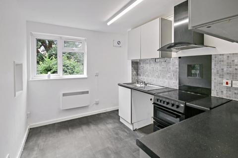 1 bedroom flat for sale, Newlands Crescent, East Grinstead, RH19