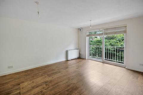 1 bedroom flat for sale, Newlands Crescent, East Grinstead, RH19