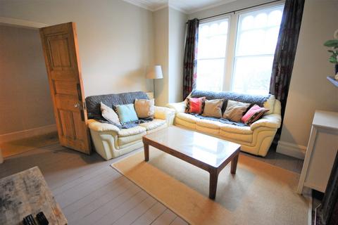 3 bedroom maisonette to rent, Tooting Bec Road, Balham SW17
