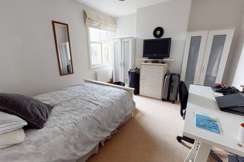 3 bedroom apartment to rent, Swaby Road, Earlsfield SW18
