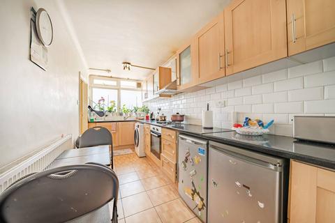 2 bedroom flat for sale, Crowder Street, Shadwell, London, E1