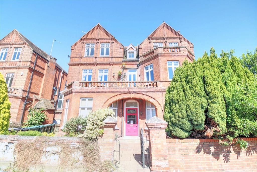 Hartfield Road, Eastbourne BN21 2 bed apartment for sale £214,950